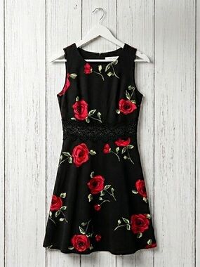 HOMEYEE Floral A-Line Cocktail Dress Size 6 Black Red Rose Lace Waist EUC